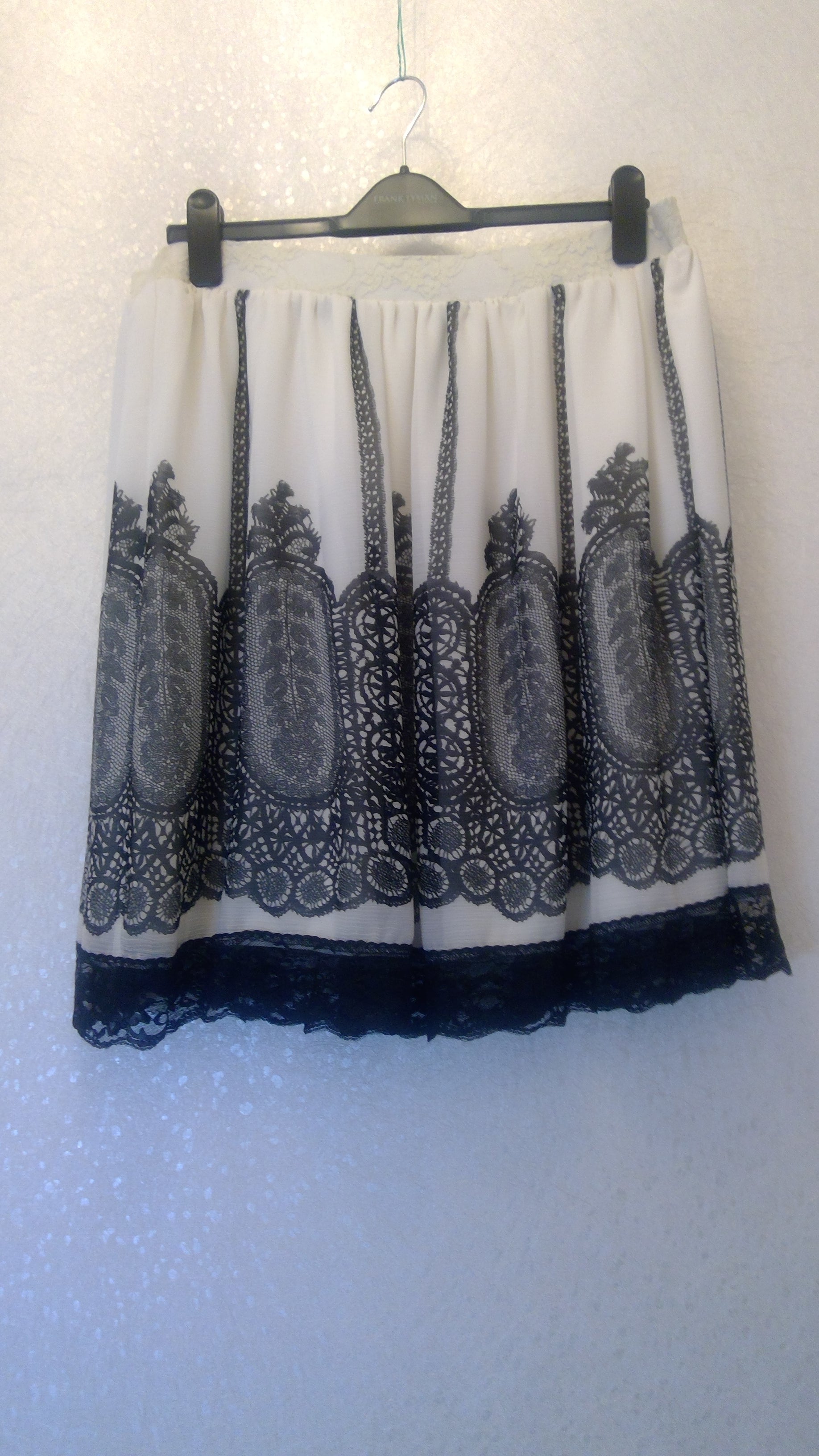 Black and white patterned skirt for women