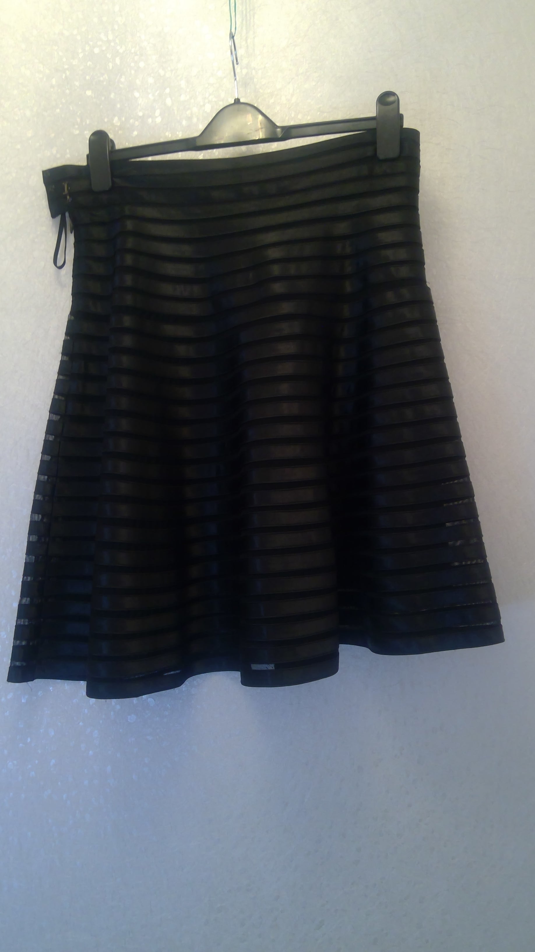 Skirt with black textured surface for women