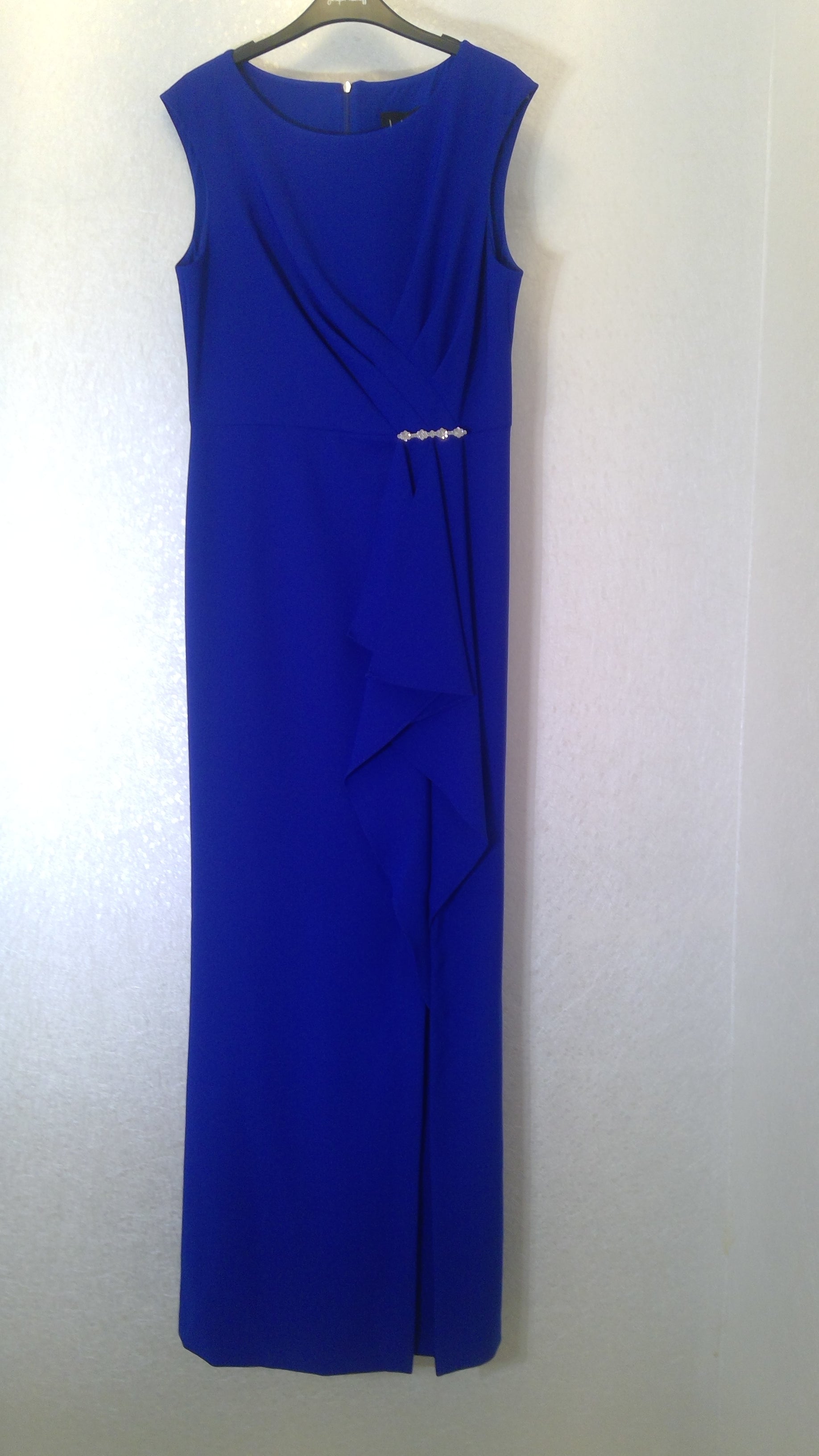 Sleeveless dark blue dress
