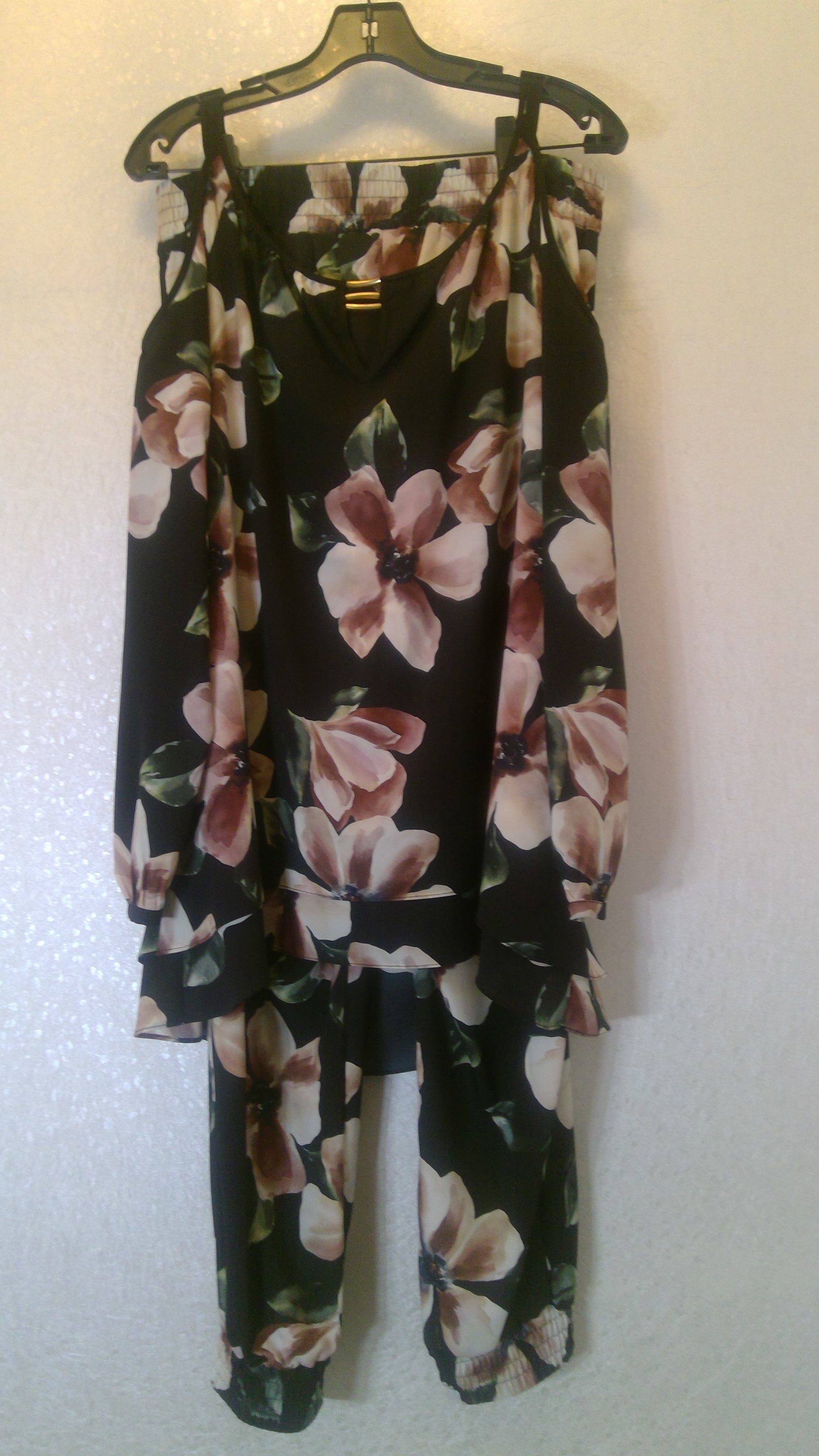 Floral sleeveless suit for women